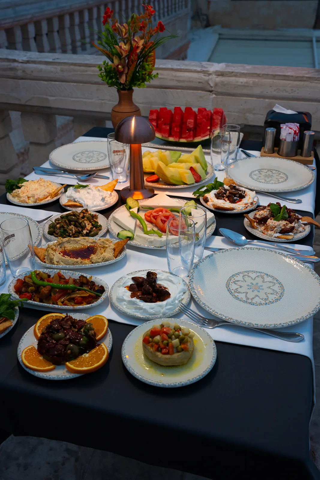 Urfa yöresel meze ve kahvaltı sofrası